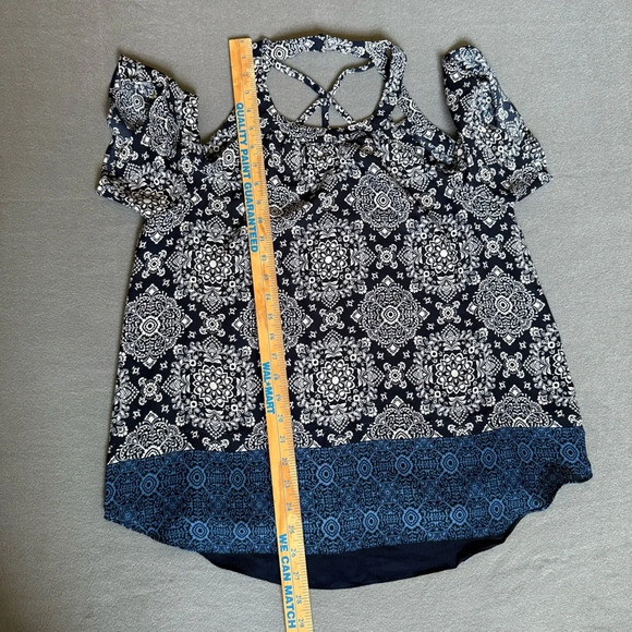Iz Byer Navy and Cream Patterned Cold shoulder summer Blouse size L polyester - Picture 11 of 12